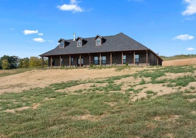 Photo 3 of Single family home for sale at 986 E Pin Hook Rd, Sparta, TN 38583 | MLS# 3602896 | Listing updated on 2026-10-05
