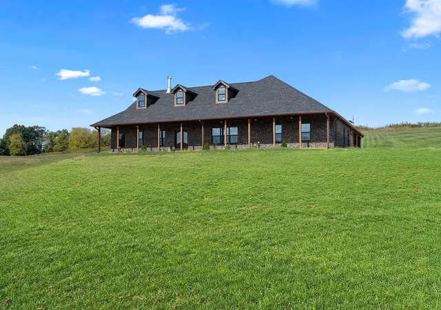 Photo 4 of Single family home for sale at 986 E Pin Hook Rd, Sparta, TN 38583 | MLS# 3602896 | Listing updated on 2026-10-05