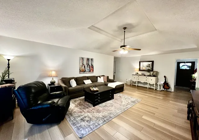 Photo 3 of Single family home for sale at 713 Douglas Dr, Lawrenceburg, TN 38464 | MLS# 3602933 | Listing updated on 2026-09-30