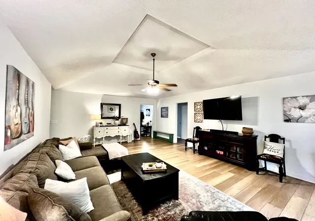 Photo 4 of Single family home for sale at 713 Douglas Dr, Lawrenceburg, TN 38464 | MLS# 3602933 | Listing updated on 2026-09-30