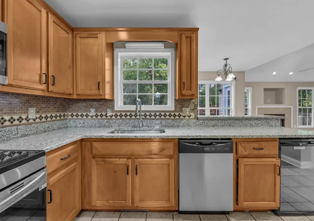 Photo 4 of Single family home for sale at 180 Cloe Ct, Clarksville, TN 37042 | MLS# 3612073 | Listing updated on 2026-10-08