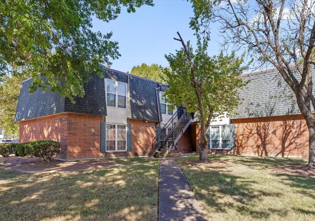 Condo for sale at 900 Mountain Crk Rd #300, Chattanooga, TN 37405 | MLS# 3602706