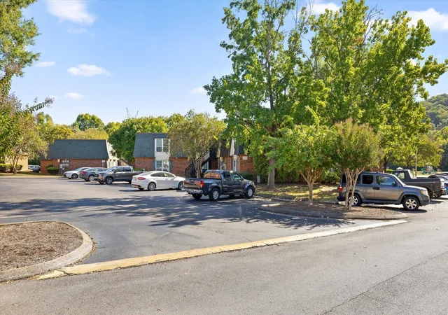 Photo 4 of Condo for sale at 900 Mountain Crk Rd #300, Chattanooga, TN 37405 | MLS# 3602706 | Listing updated on 2026-10-02