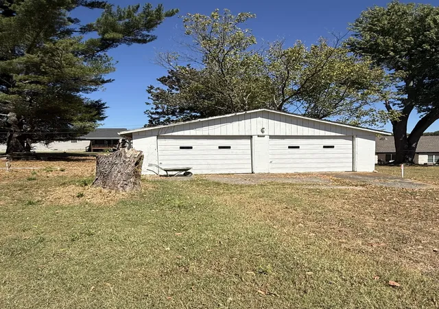 Photo 2 of Single family home for sale at 180 Old Post Rd, Mc Minnville, TN 37110 | MLS# 3602768 | Listing updated on 2026-09-29