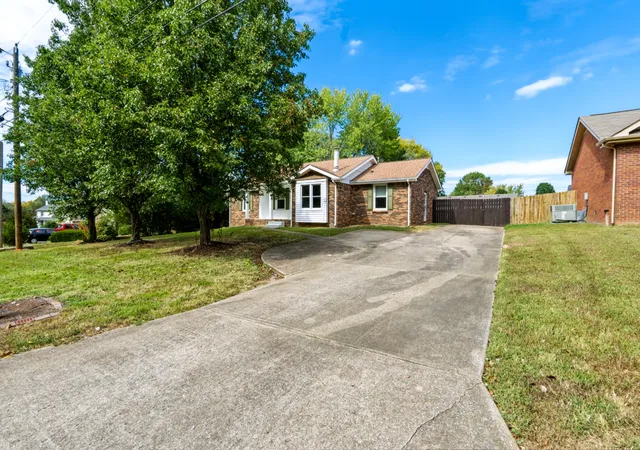 Photo 2 of Single family home for sale at 223 Marshall Dr, Clarksville, TN 37042 | MLS# 3611657 | Listing updated on 2026-10-05