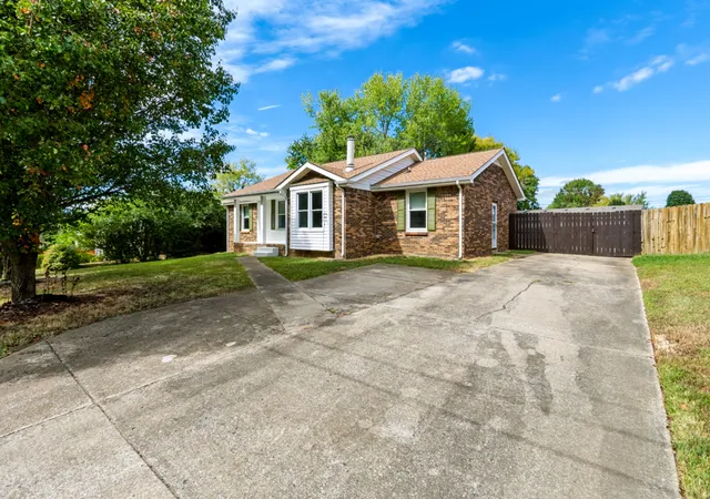 Photo 3 of Single family home for sale at 223 Marshall Dr, Clarksville, TN 37042 | MLS# 3611657 | Listing updated on 2026-10-05