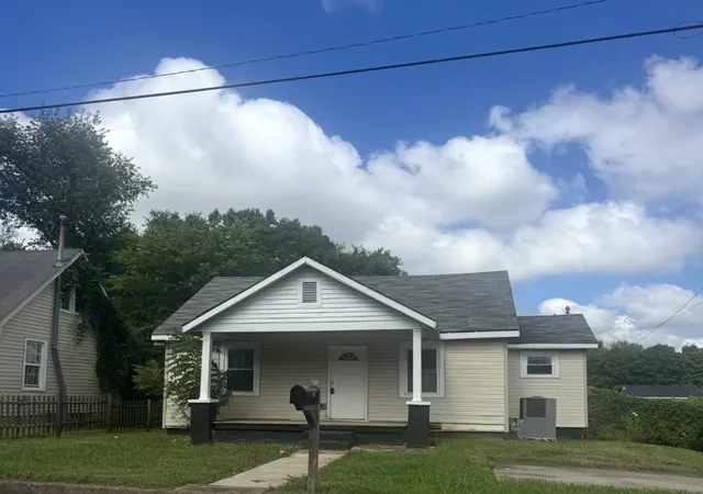 Photo 1 of Single family home for sale at 840 Richardson St, Clarksville, TN 37040 | MLS# 3602782 | Listing updated on 2026-10-25