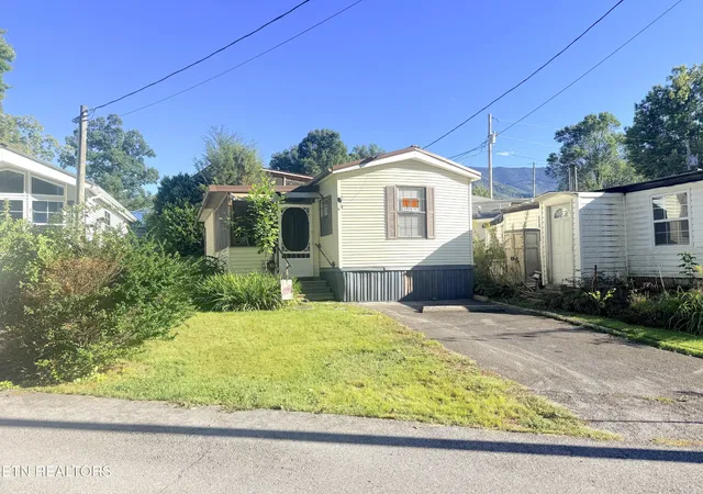 Photo 3 of Manufactured home for sale at 5355 East Pkwy #61, Cosby, TN 37722 | MLS# 3602778 | Listing updated on 2026-09-30
