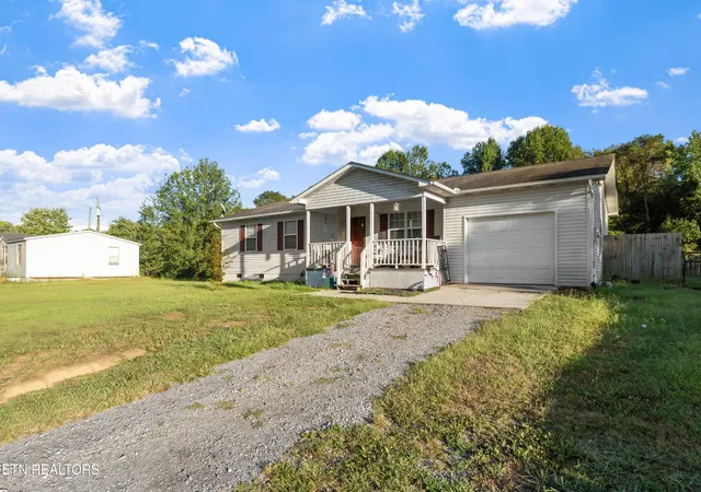 Photo 3 of Single family home for sale at 590 Old Slag Rd, Vonore, TN 37885 | MLS# 3602789 | Listing updated on 2026-09-29