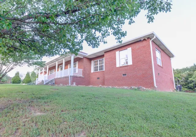 Photo 3 of Single family home for sale at 2251 Davidson Graveyard Rd, Clarksville, TN 37043 | MLS# 3602814 | Listing updated on 2026-10-11
