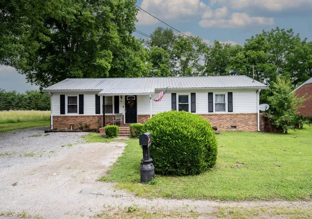 Photo 1 of Single family home for sale at 212 Decatur St, Shelbyville, TN 37160 | MLS# 3602849 | Listing updated on 2026-09-29
