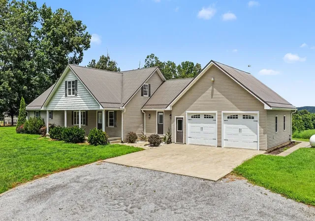 Photo 1 of Sale Pending at 141 Leech Hl Cemetry Rd, Fredonia, KY 42411 | MLS# 3621902 | Listing updated on 2026-10-19