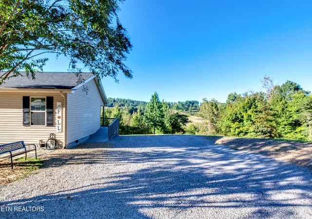 Photo 3 of Single family home for sale at 293 Lillian Ln, Maynardville, TN 37807 | MLS# 3602875 | Listing updated on 2026-09-29