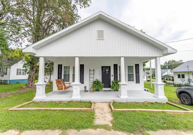 Single family home for sale at 115 E Songer St, Waynesboro, TN 38485 | MLS# 3602884