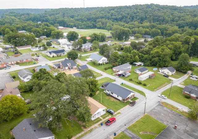 Photo 2 of Single family home for sale at 115 E Songer St, Waynesboro, TN 38485 | MLS# 3602884 | Listing updated on 2026-09-29