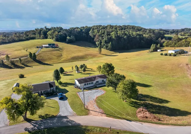 Photo 3 of Manufactured home for sale at 560 Meadowview Rd, Mosheim, TN 37818 | MLS# 3603026 | Listing updated on 2026-09-30