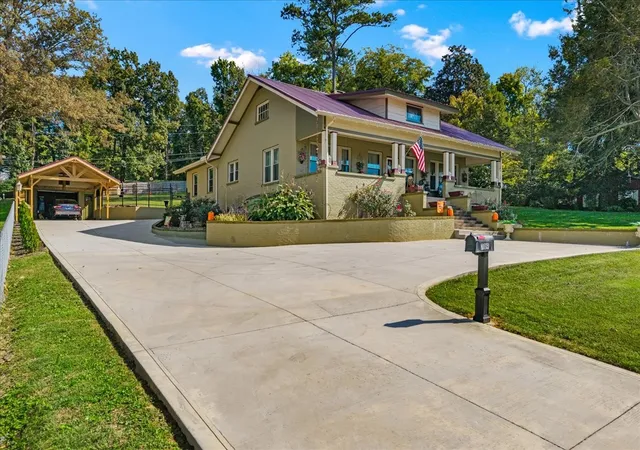 Photo 3 of Single family home for sale at 719 College St N, Madisonville, TN 37354 | MLS# 3611253 | Listing updated on 2026-10-09