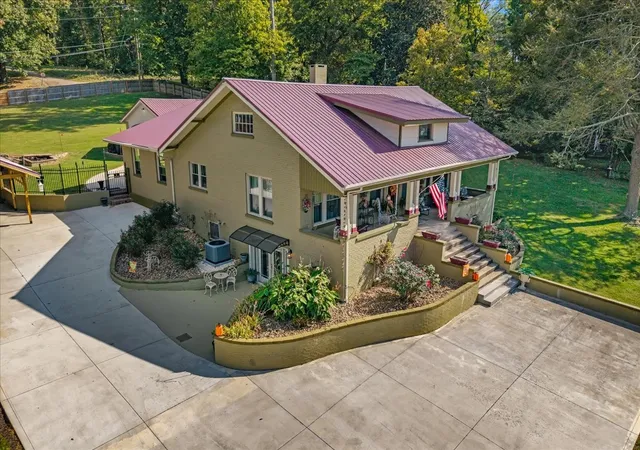 Photo 4 of Single family home for sale at 719 College St N, Madisonville, TN 37354 | MLS# 3611253 | Listing updated on 2026-10-09