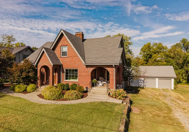 Photo 2 of Sale Pending at 3903 Baxter Ave, Nashville, TN 37216 | MLS# 3604077 | Listing updated on 2026-10-08