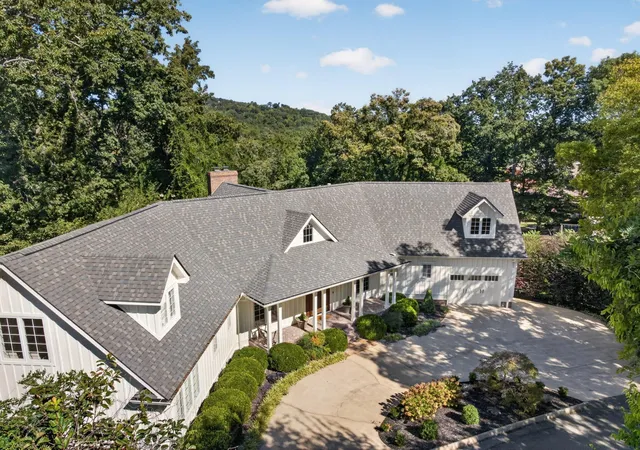 Photo 3 of Single family home for sale at 1117 Winding Oaks Way, Chattanooga, TN 37405 | MLS# 3602897 | Listing updated on 2026-10-05
