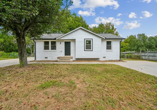 Photo 2 of Single family home for sale at 206 Tarrytown Dr, Smyrna, TN 37167 | MLS# 3602927 | Listing updated on 2026-10-04