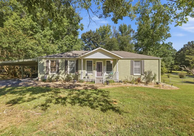 Photo 2 of Single family home for sale at 104 Lark St, Paris, TN 38242 | MLS# 3615445 | Listing updated on 2026-10-09