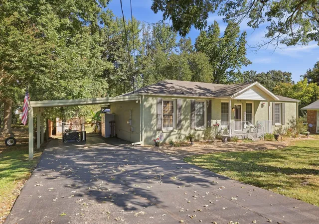 Photo 3 of Single family home for sale at 104 Lark St, Paris, TN 38242 | MLS# 3615445 | Listing updated on 2026-10-09