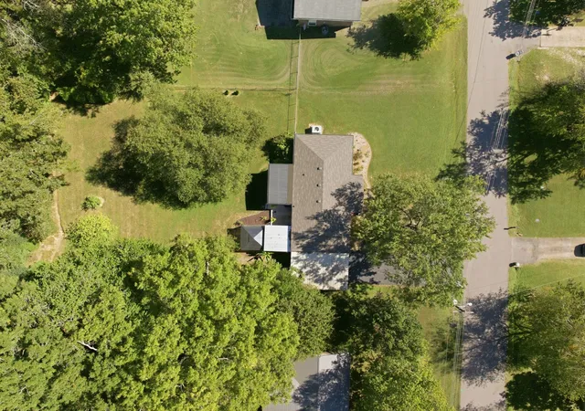 Photo 3 of Single family home for sale at 104 Lark St, Paris, TN 38242 | MLS# 3615445 | Listing updated on 2026-10-09