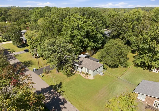 Photo 4 of Single family home for sale at 104 Lark St, Paris, TN 38242 | MLS# 3615445 | Listing updated on 2026-10-09