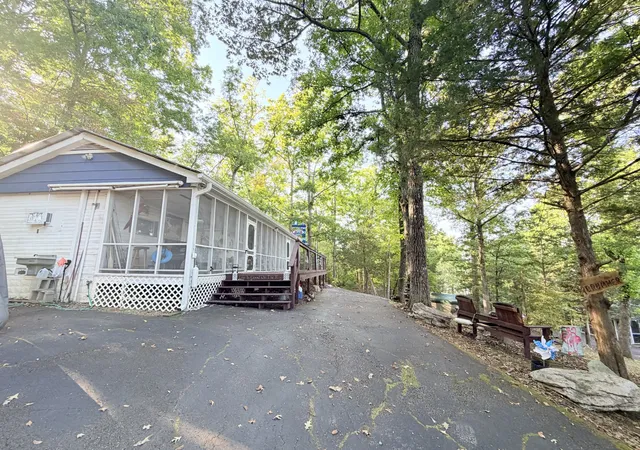 Photo 3 of Manufactured home for sale at 604 Lost Crk Boat Dock Rd, Decaturville, TN 38329 | MLS# 3613025 | Listing updated on 2026-10-07