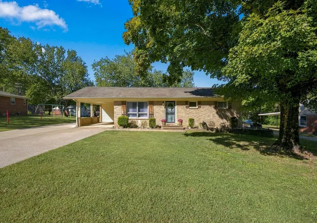 Single family home for sale at 204 Park Cir, Waverly, TN 37185 | MLS# 3602918