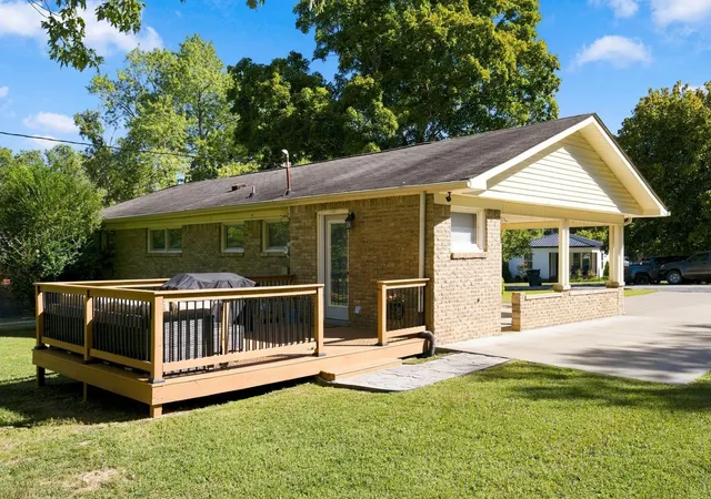 Photo 1 of Single family home for sale at 204 Park Cir, Waverly, TN 37185 | MLS# 3602918 | Listing updated on 2026-10-01