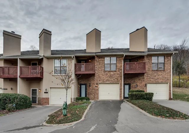 Photo 3 of Townhouse for sale at 102 Villa View Ct, Brentwood, TN 37027 | MLS# 3602988 | Listing updated on 2026-10-01