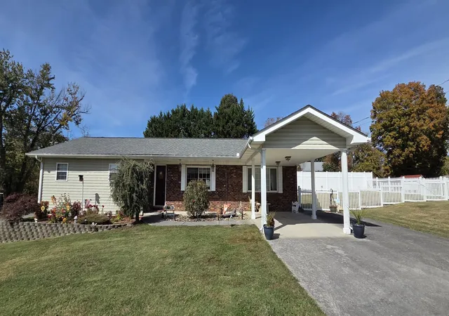 Single family home for sale at 508 S Asbury Dr, Pigeon Forge, TN 37863 | MLS# 3602932