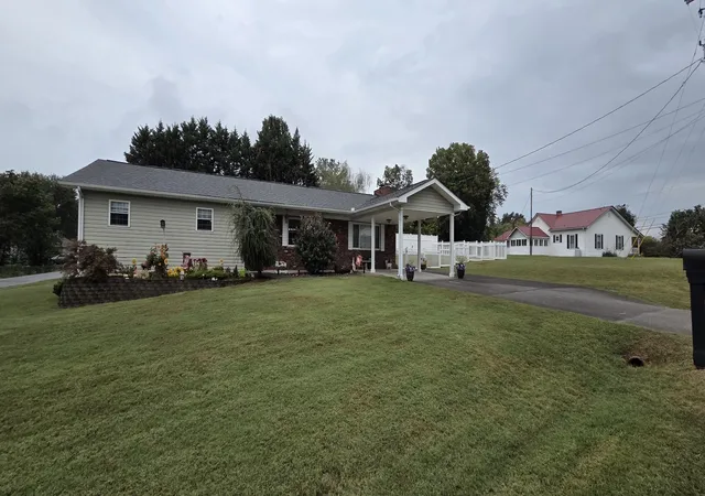 Photo 3 of Single family home for sale at 508 S Asbury Dr, Pigeon Forge, TN 37863 | MLS# 3602932 | Listing updated on 2026-09-30