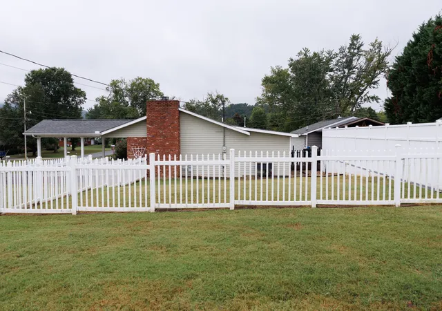 Photo 4 of Single family home for sale at 508 S Asbury Dr, Pigeon Forge, TN 37863 | MLS# 3602932 | Listing updated on 2026-09-30