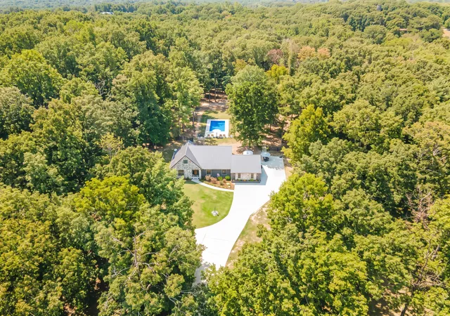 Single family home for sale at 1340 Puckett Holw Rd, Centerville, TN 37033 | MLS# 3610722