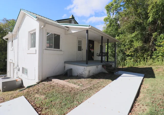 Photo 2 of Single family home for sale at 8294 Lawrenceburg Hwy, Mount Pleasant, TN 38474 | MLS# 3610483 | Listing updated on 2026-10-02