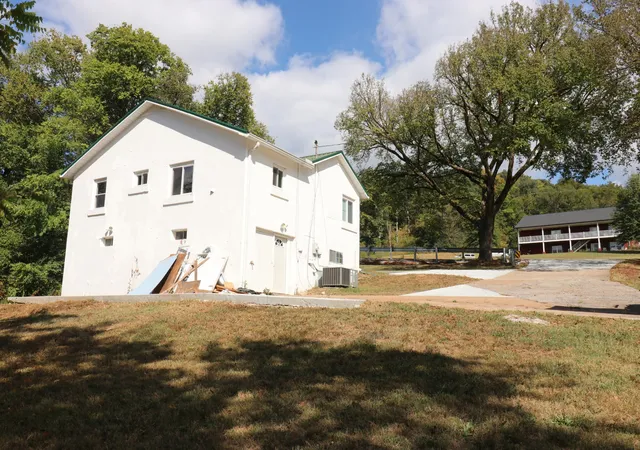 Photo 4 of Single family home for sale at 8294 Lawrenceburg Hwy, Mount Pleasant, TN 38474 | MLS# 3610483 | Listing updated on 2026-10-02