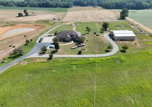 Photo 4 of House for sale at 3 Old Lincoln Rd, Fayetteville, TN 37334 | MLS# 3611918 | Listing updated on 2026-10-06