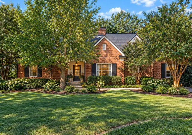 Photo 2 of Mansion for sale at 2301 Oxford Rd, Nashville, TN 37215 | MLS# 3610918 | Listing updated on 2026-10-03