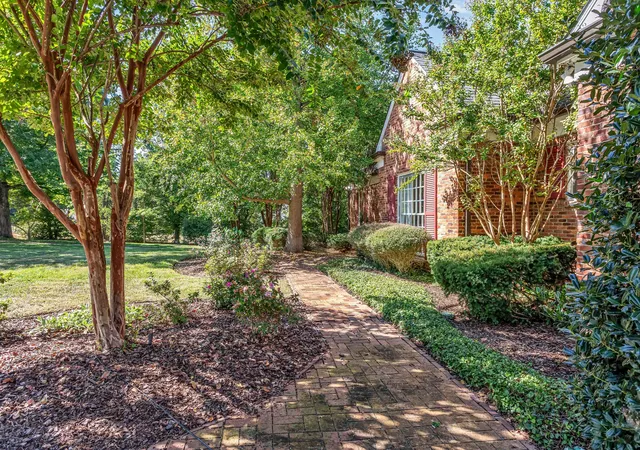 Photo 4 of Single family home for sale at 2301 Oxford Rd, Nashville, TN 37215 | MLS# 3610918 | Listing updated on 2026-10-03