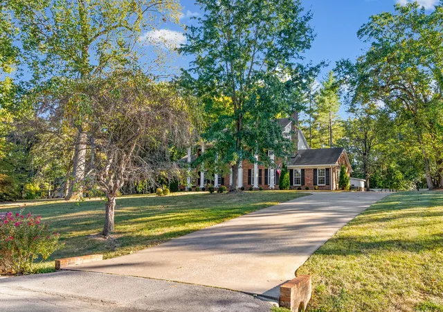 Photo 3 of Single family home for sale at 2904 Winn Mor Dr, Clarksville, TN 37043 | MLS# 3610316 | Listing updated on 2026-10-02