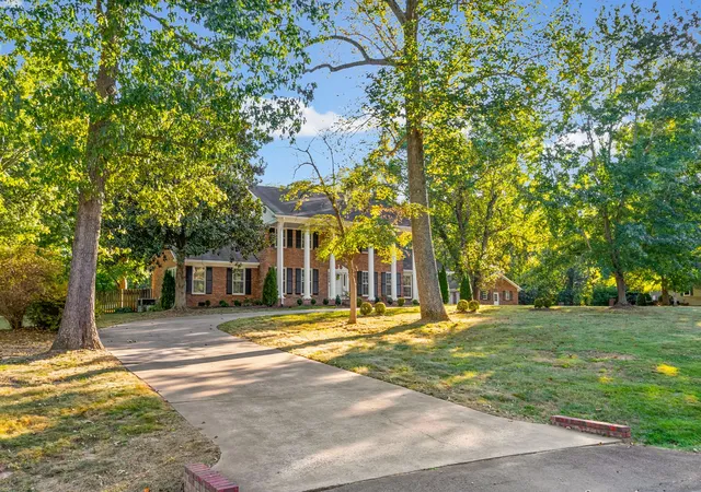 Photo 4 of Single family home for sale at 2904 Winn Mor Dr, Clarksville, TN 37043 | MLS# 3610316 | Listing updated on 2026-10-02