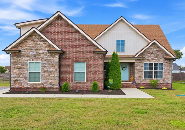 Photo 1 of Single family home for sale at 528 Long Crk Dr, Christiana, TN 37037 | MLS# 3603184 | Listing updated on 2026-10-03