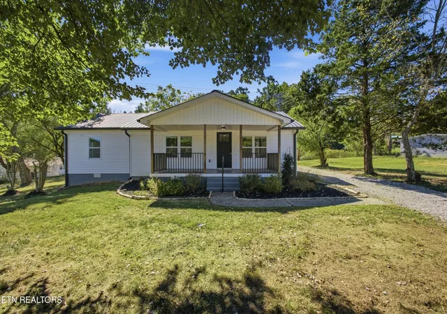 Photo 2 of Single family home for sale at 3222 Kingston Hwy, Kingston, TN 37763 | MLS# 3602998 | Listing updated on 2026-09-30