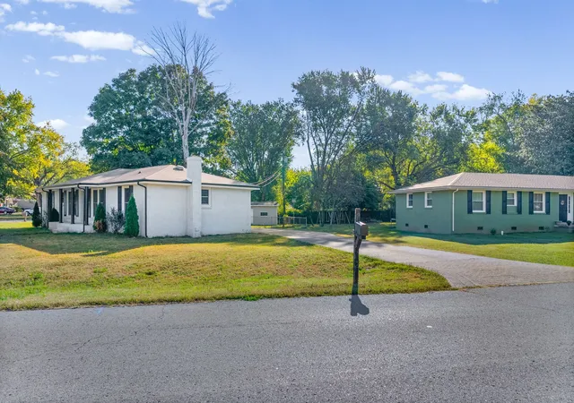 Photo 4 of Single family home for sale at 1875 Patricia Dr, Clarksville, TN 37040 | MLS# 3610779 | Listing updated on 2026-10-07