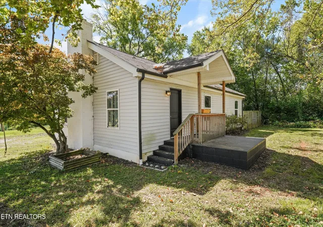 Single family home for sale at 148 Atlantic Ave, Knoxville, TN 37917 | MLS# 3603055