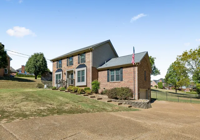Photo 1 of Single family home for sale at 622 Cumberland Hills Dr, Hendersonville, TN 37075 | MLS# 3603282 | Listing updated on 2026-10-07