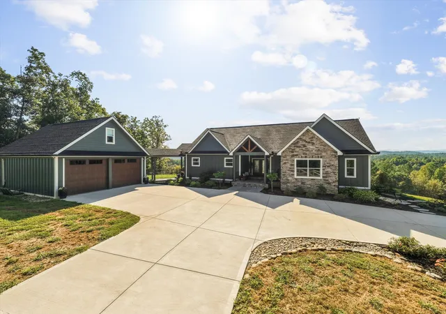 Photo 3 of Single family home for sale at 285 Bill Moser Rd, Vonore, TN 37885 | MLS# 3603678 | Listing updated on 2026-10-09